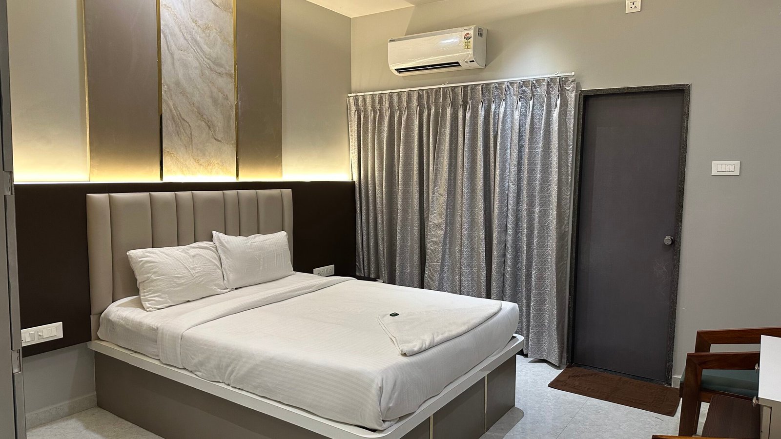 AC Room at Hotel Royal Sagar